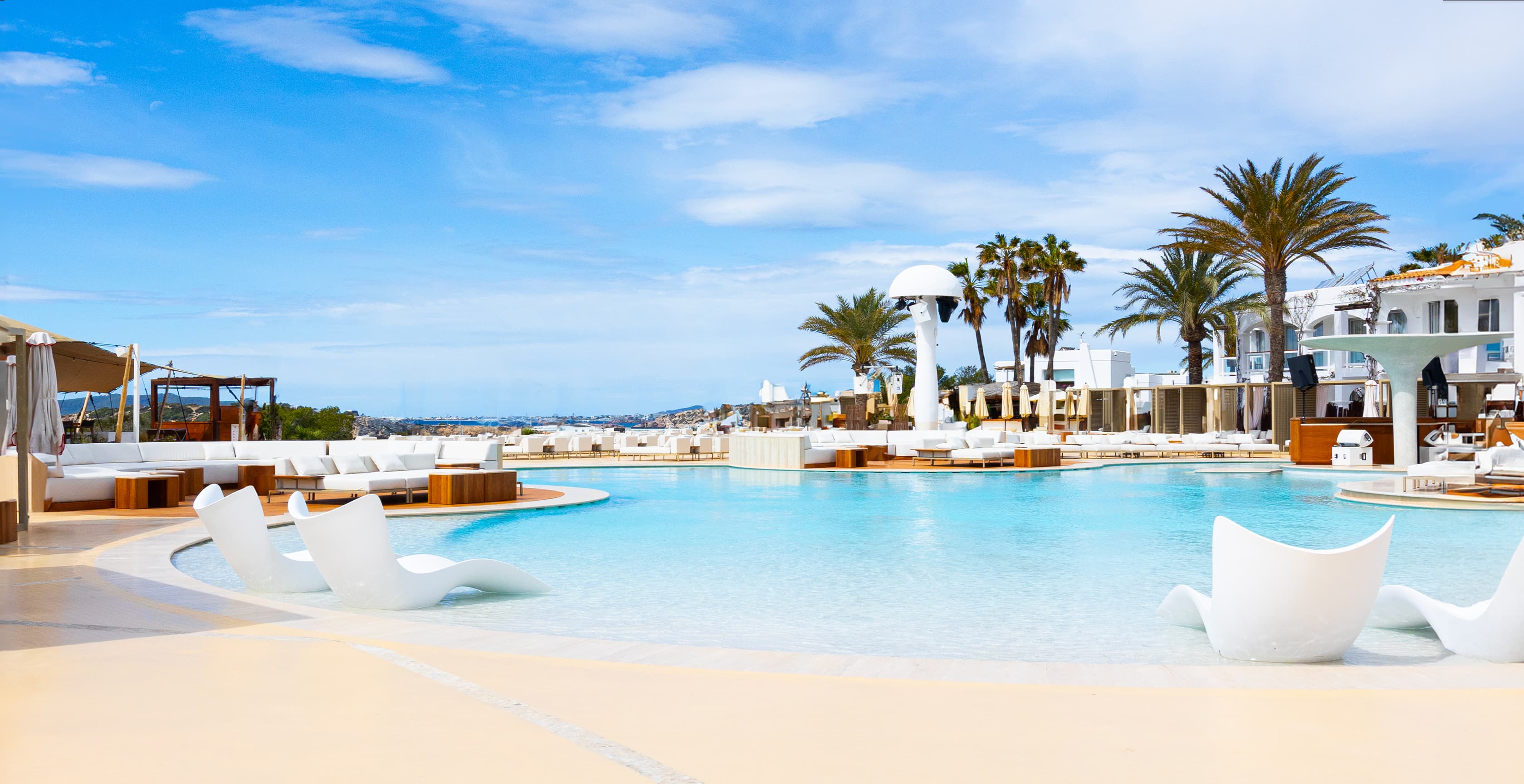 Playa Pacha Pool Club | Destino Five Ibiza